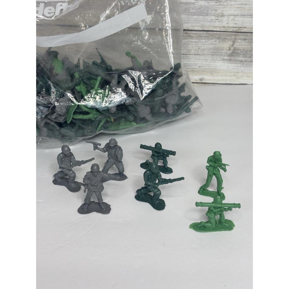 Lot Of 100+ Plastic Toy Army Men Unbranded Made In China